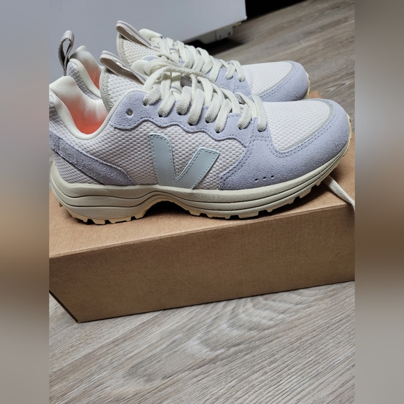 AuthenticVejaBrandShoes - Picture 14 of 14